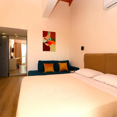 Fegi Inn Himare